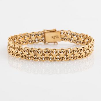 18K gold bracelet.