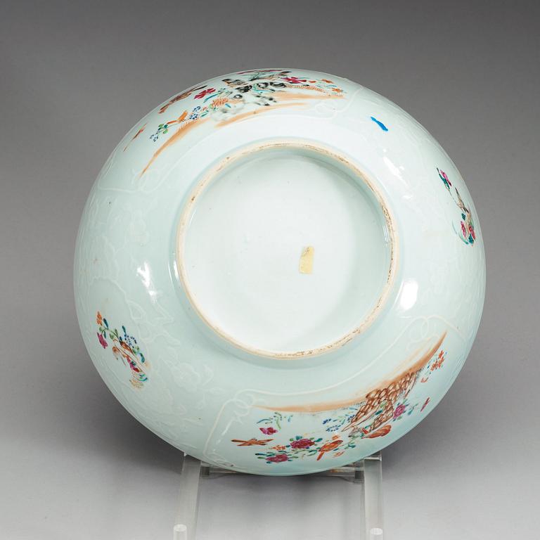 A famille rose punch bowl, Qing dynasty, Qianlong (1736-95).