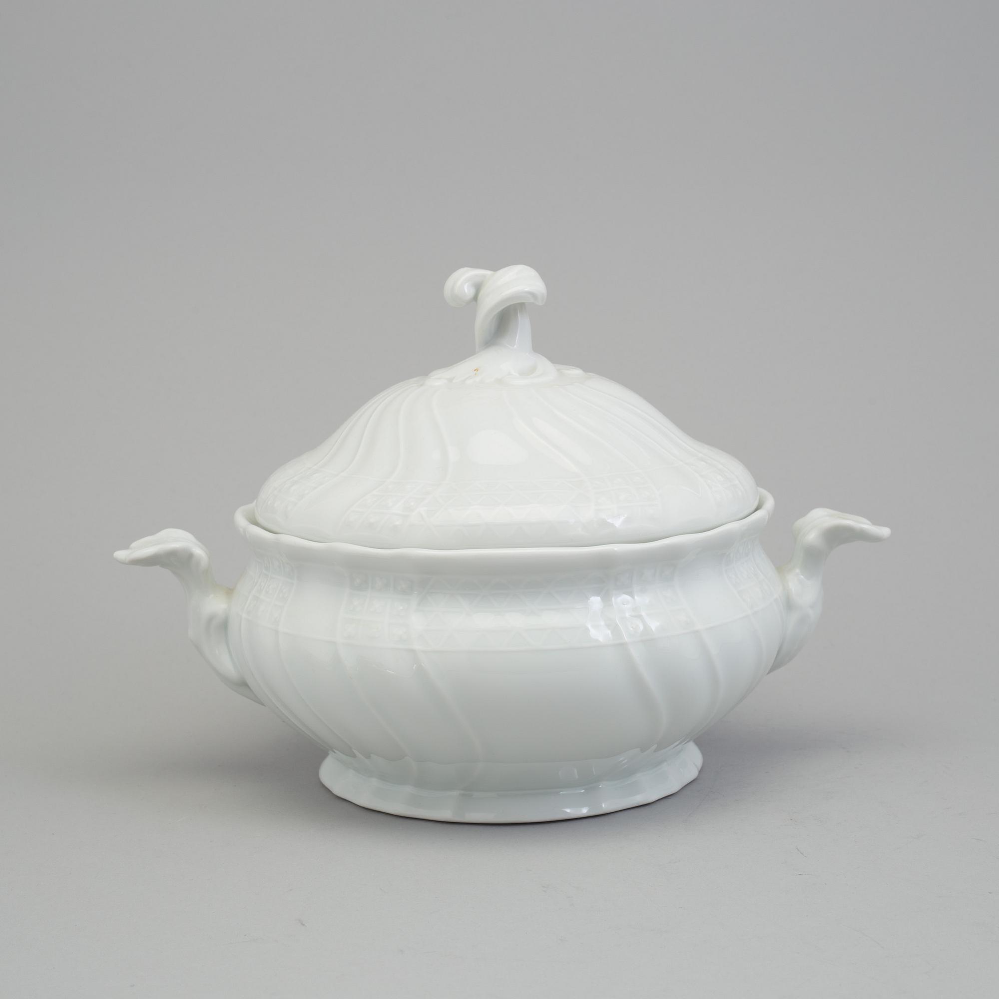 A Rosenthal 'Sanssouci' 61+1 pcs porcelain service, Germany second half of 20th century.