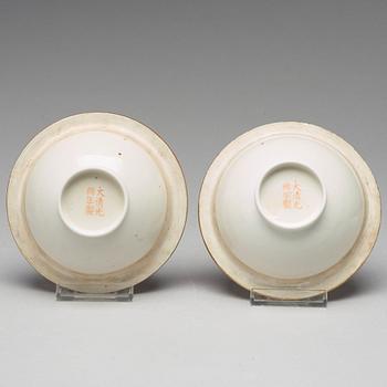 A pair of warmer pots with cover and liners, Qing dynasty, Guangxu (1875-1908).