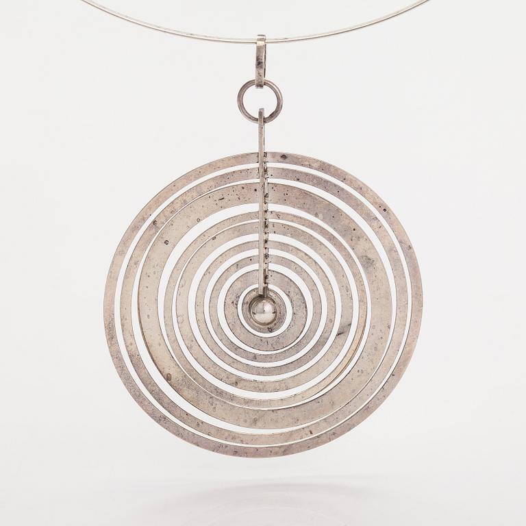 Tapio Wirkkala, A silver necklace "Silver moon". Westerback and Kultateollisuus, Helsinki and Turku 1971.