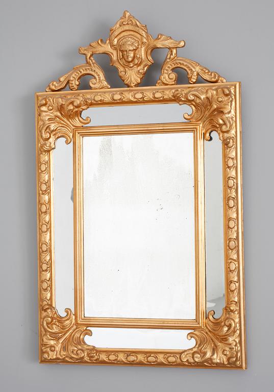 SPEGLAR, ett par, barockstil, etikettmärkt förgyllare A. Lindgren, Norrköping, sent 1800-tal.