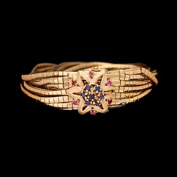 106. ARMBAND, fasettslipade blå safirer och rubiner.