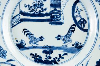 A Chinese Qianlong blue and white porcelain plate.