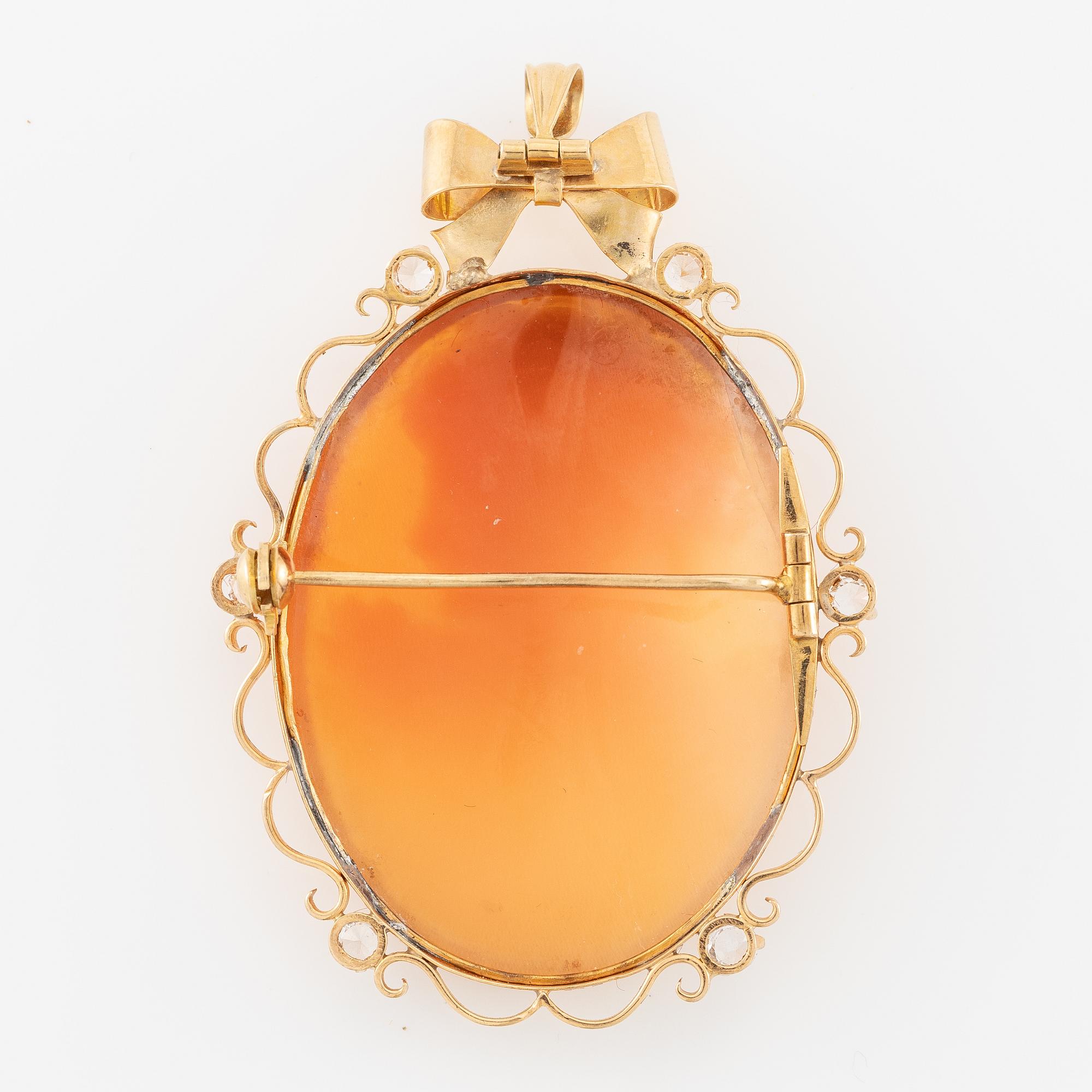 Pendant/brooch in 18K gold with shell cameo and white stones.