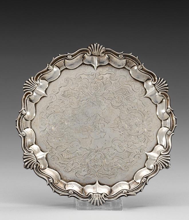 SALVER, silver. London 1843.