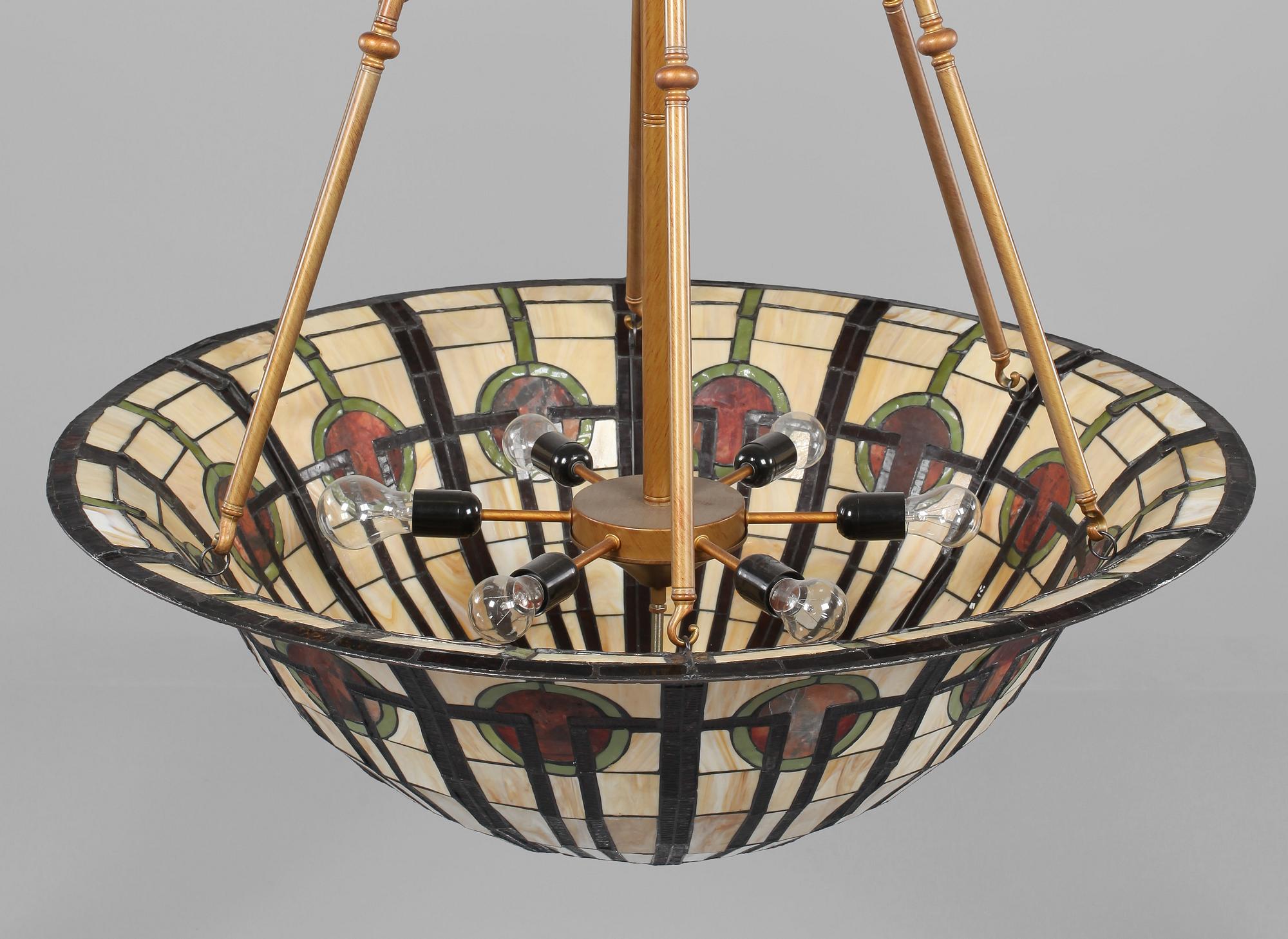 TAKLAMPA, Tiffanystil, 1900-talets andra hälft, höjd 120 cm.