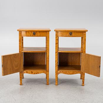 A pair of nightstands, ecarly 20th century.