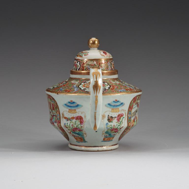 A large Canton famille rose tea pot with cover, Qing dynasty, 19th Century.