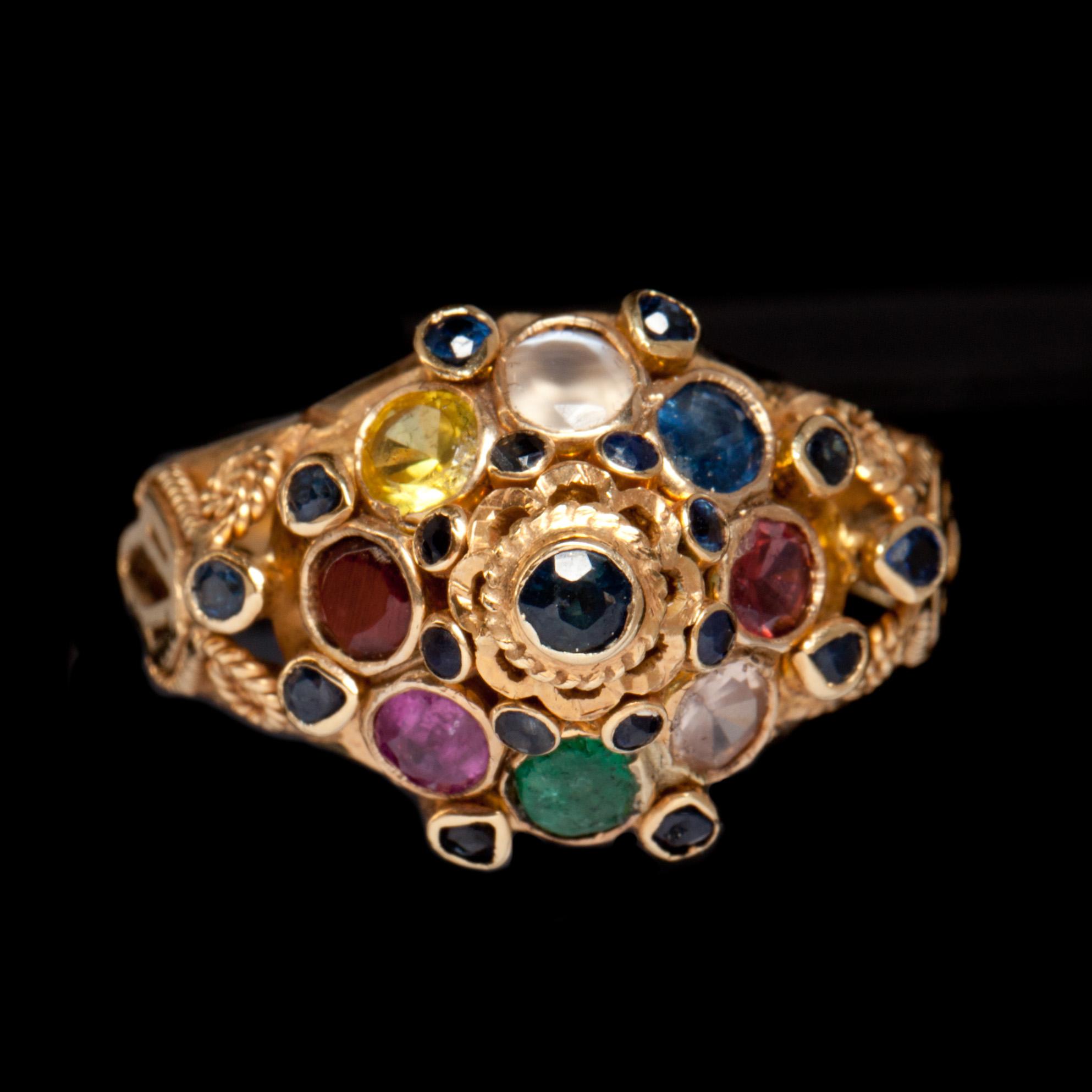 RING, 14 k guld, med olika ädelstenar, 1900-talets andra hälft.