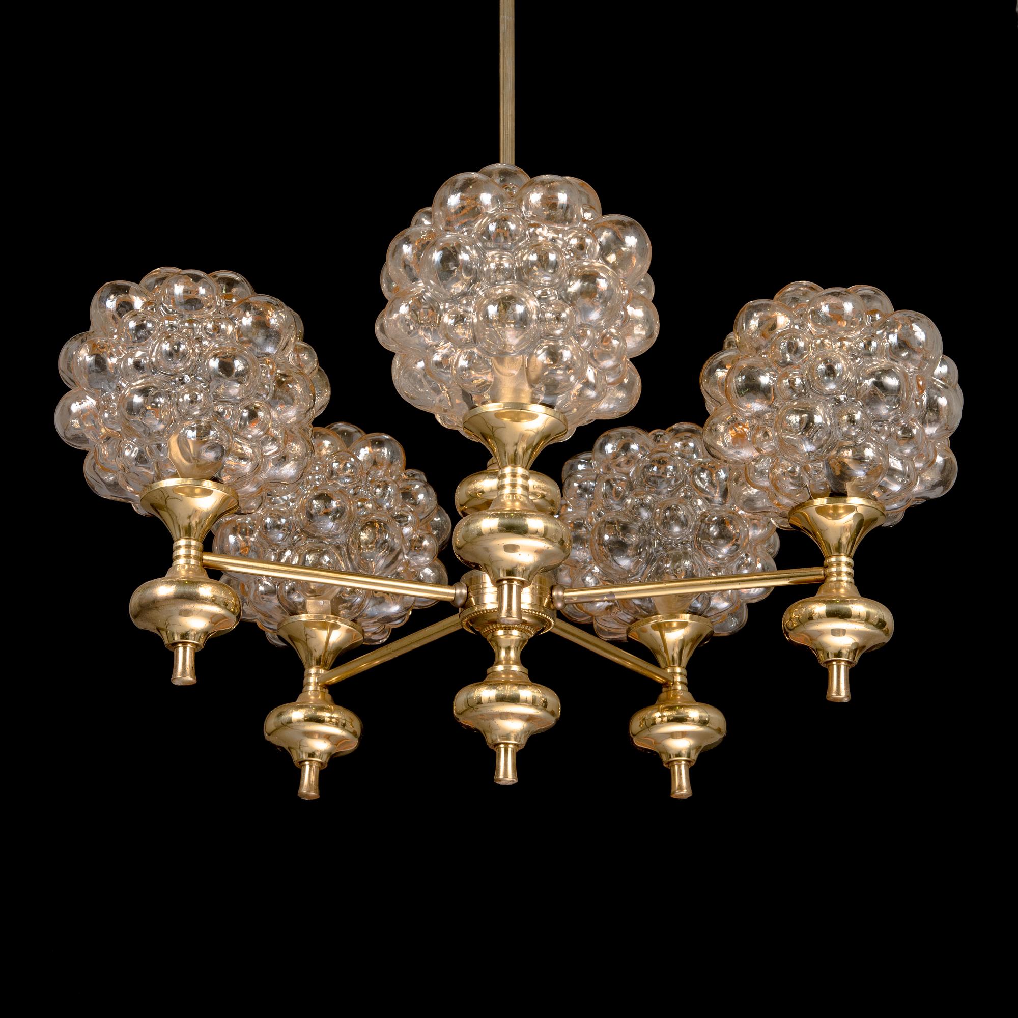 A 1960/1970's chandelier.