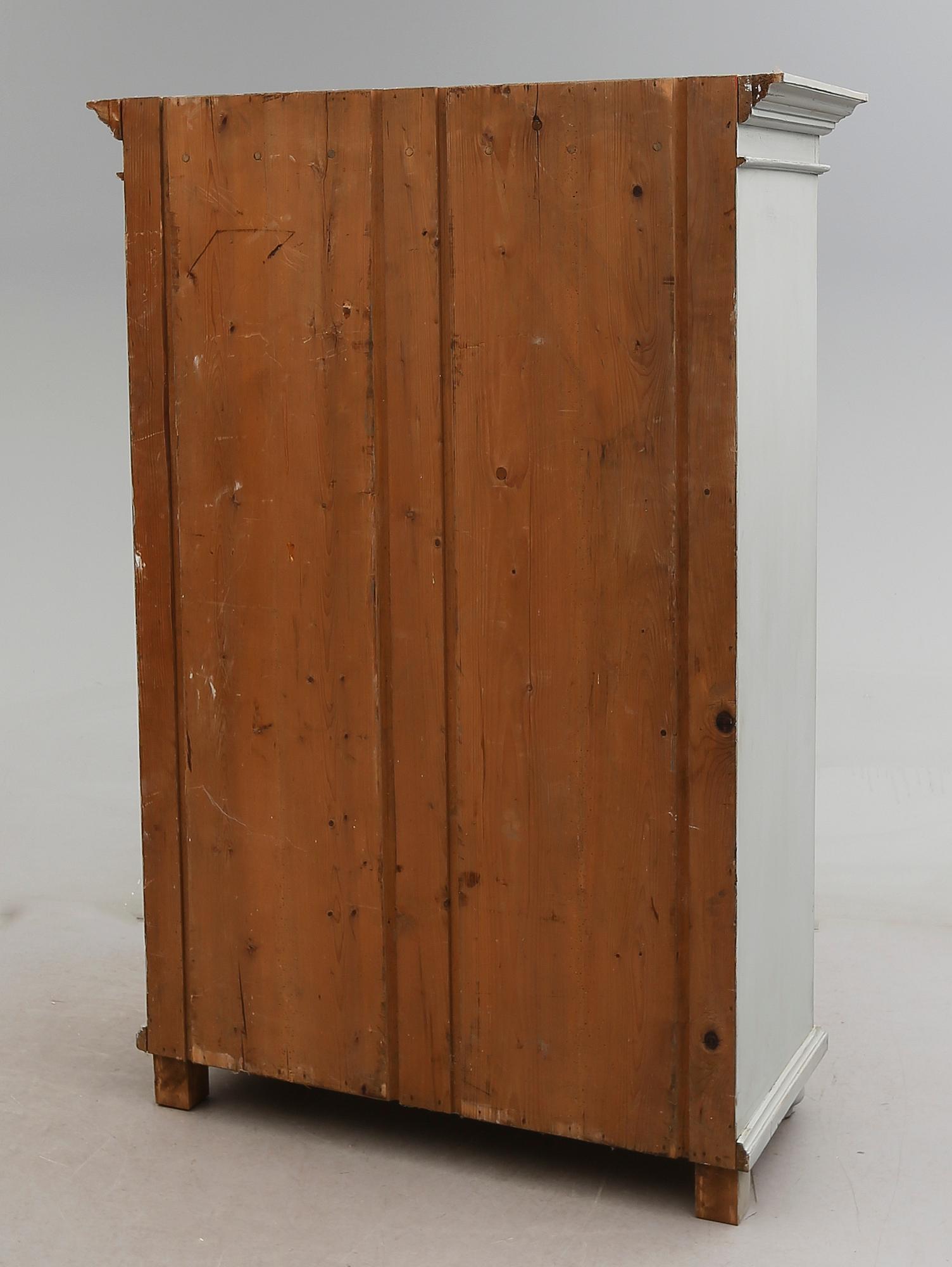 KLÄDSKÅP, 1800-talets andra hälft.