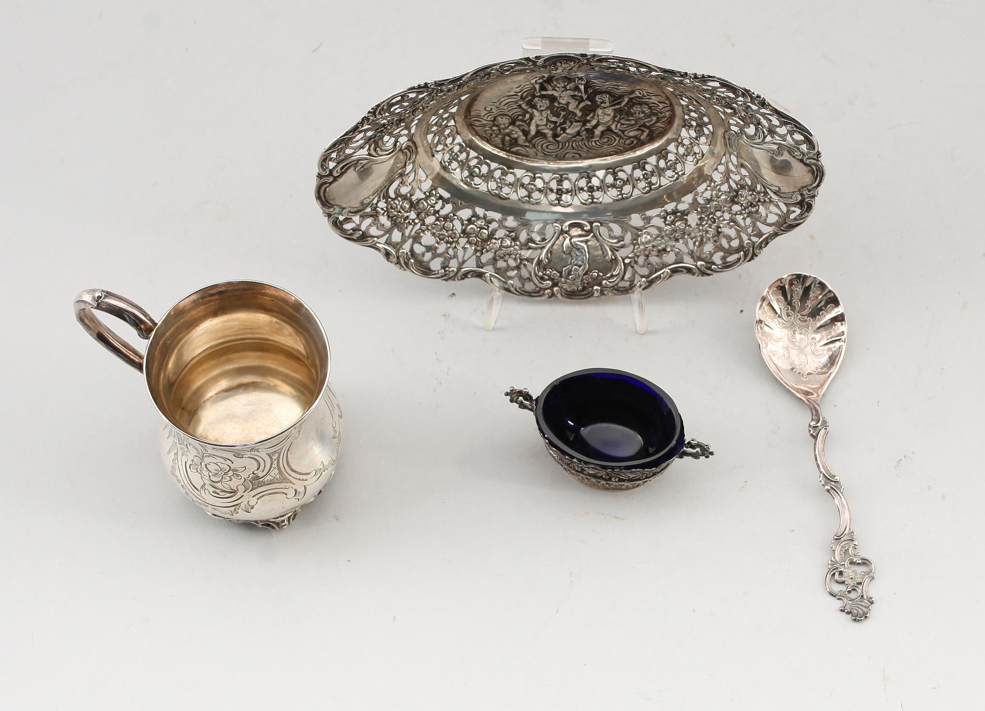 SILVERFÖREMÅL, 4 st, 1800-/1900-tal. Vikt ca 309 g.