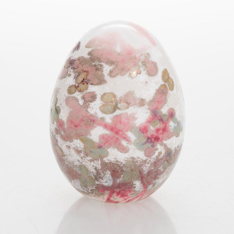 OIVA TOIKKA, An annual glass bird with its egg, year 2008, both signed O. Toikka Nuutajärvi, the egg numbered 474/750.