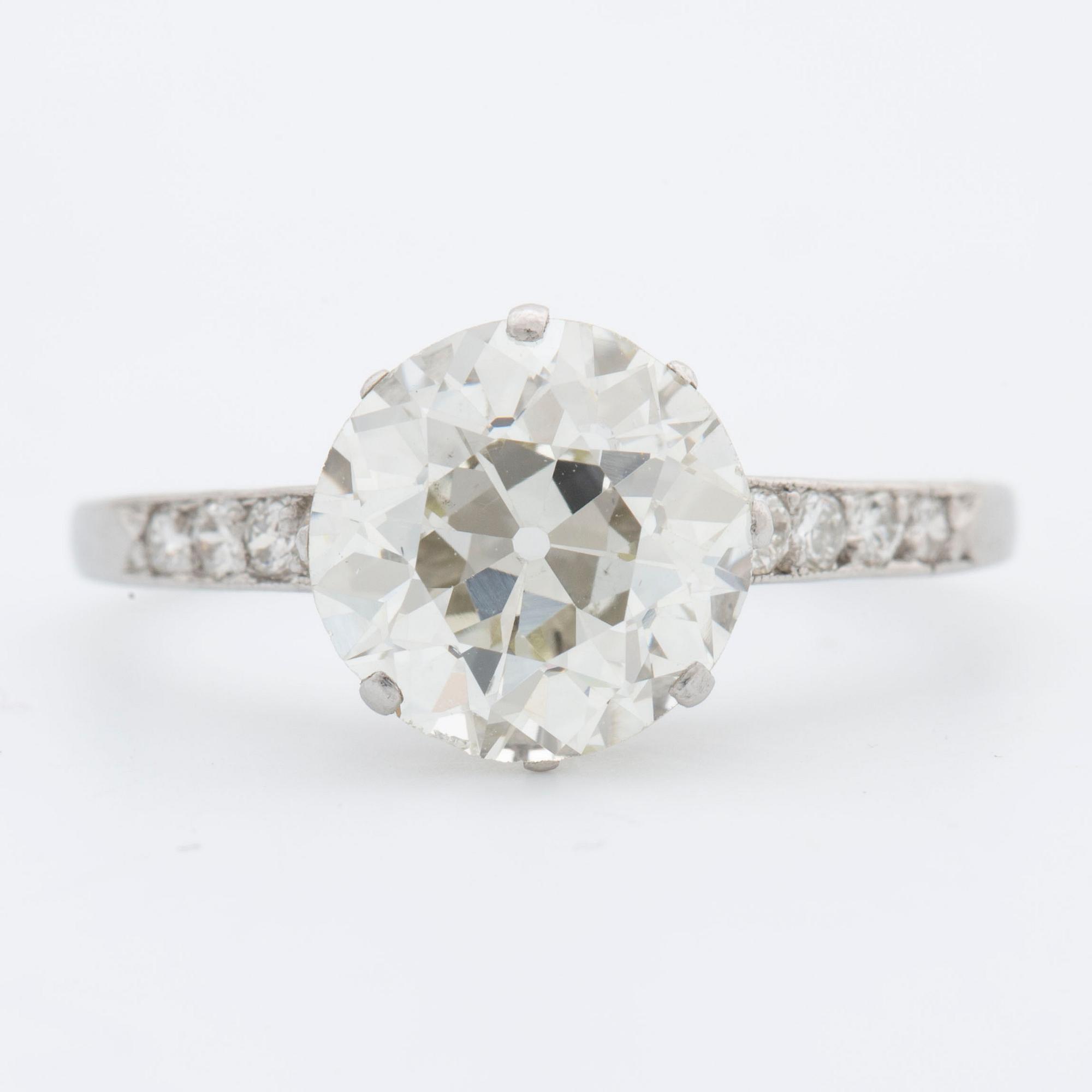 A ca 2.30 old-cut diamond ring.