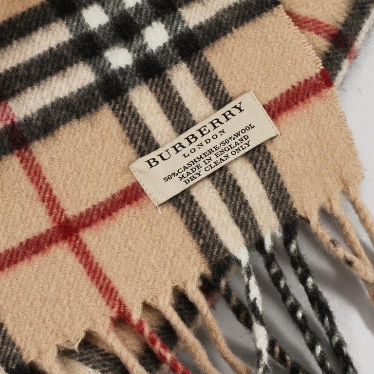 HALSDUK, Burberry.