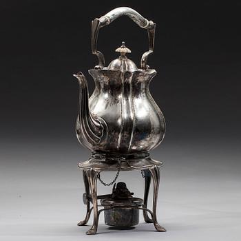 TEKANNA på RECHAUD, silver, England, Birmingham 1916. Totalvikt 1163 g.
