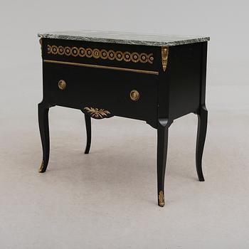 BYRÅ, gustaviansk stil, 1900-talets andra hälft.