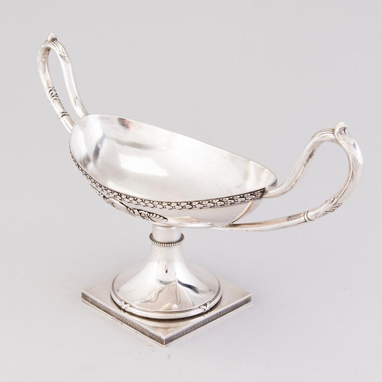 A RUSSIAN SILVER CENTERPIECE, Gratchev S:t Petersburg 1908-17.