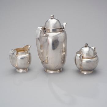 A silver coffee pot, sugar bowl and creamer by A. Tillander, Helsinki 1939. Total weight circa 1600 g.