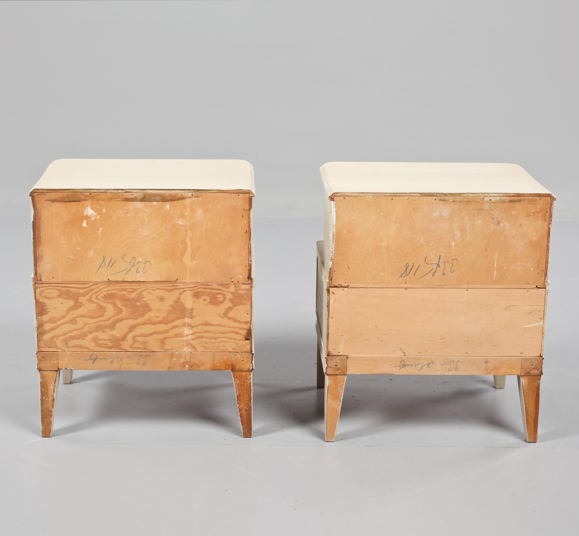 SÄNGBORD, ett par, omkring 1900-talets mitt.