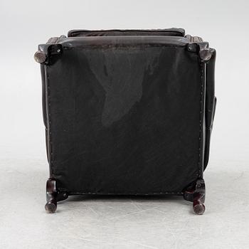 Fåtölj, engelsk stil, 1900-talet andra häkft.