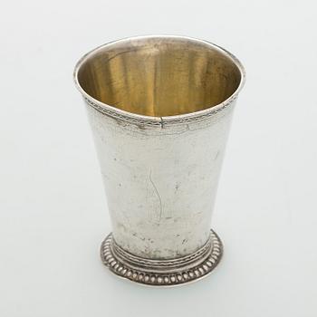 Pikari, hopea, osittain kullattu, kaksinkertainen lyönti, tunnistamaton mestarileima GH, todenn. Baltia 1700-luku.