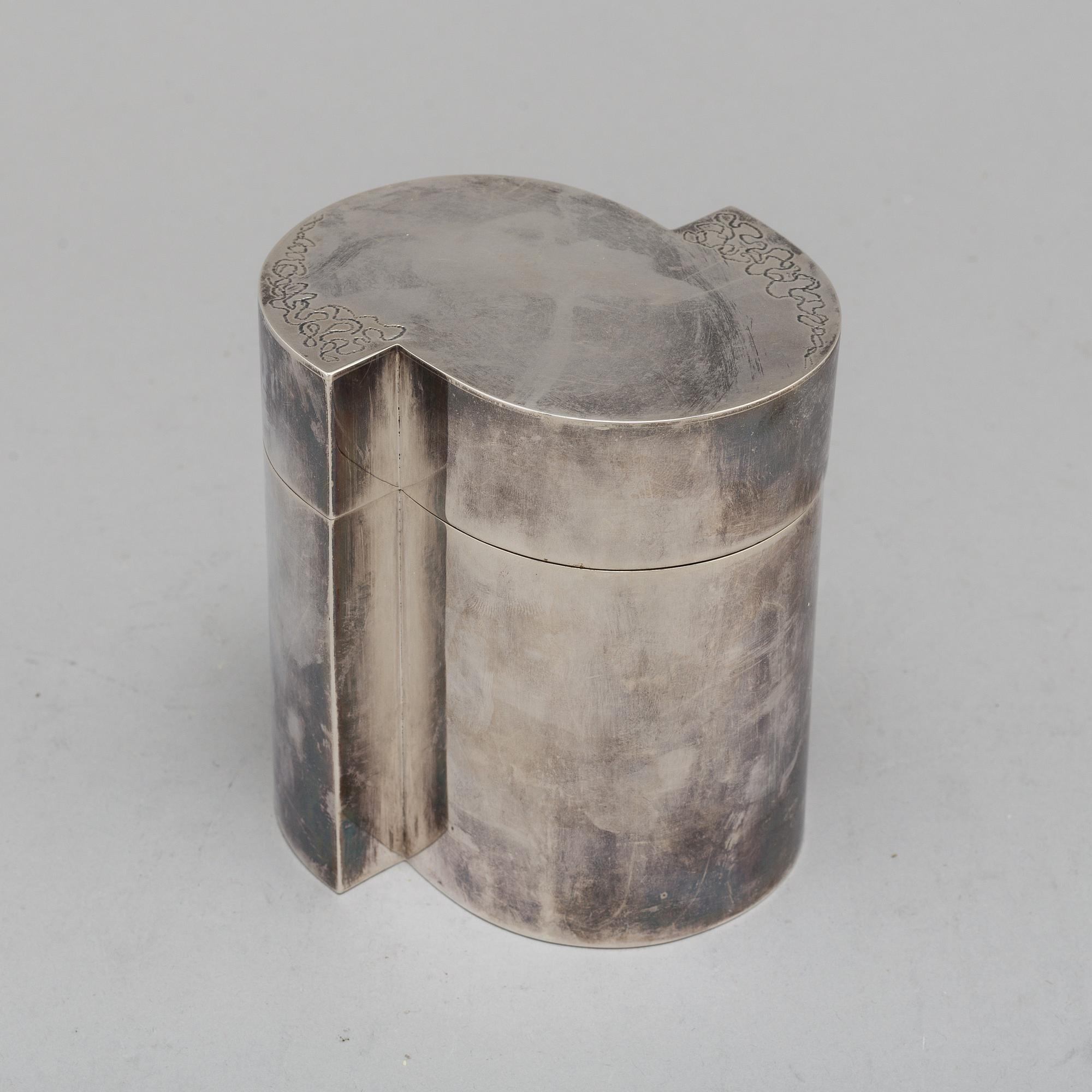 ATELIER BORGILA, a sterling silver jar with cover, Stockholm, 1971, 604 grams.
