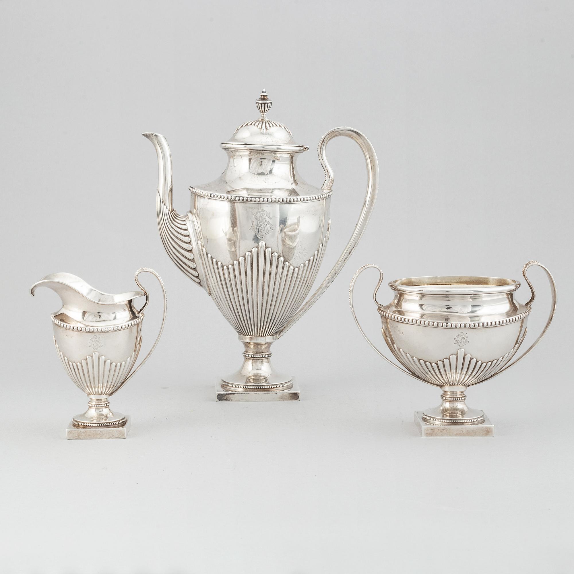 Kaffeservis, 3 delar, silver, gustaviansk stil, Suomen Kultasepät Oy, Åbo, Finland 1917.