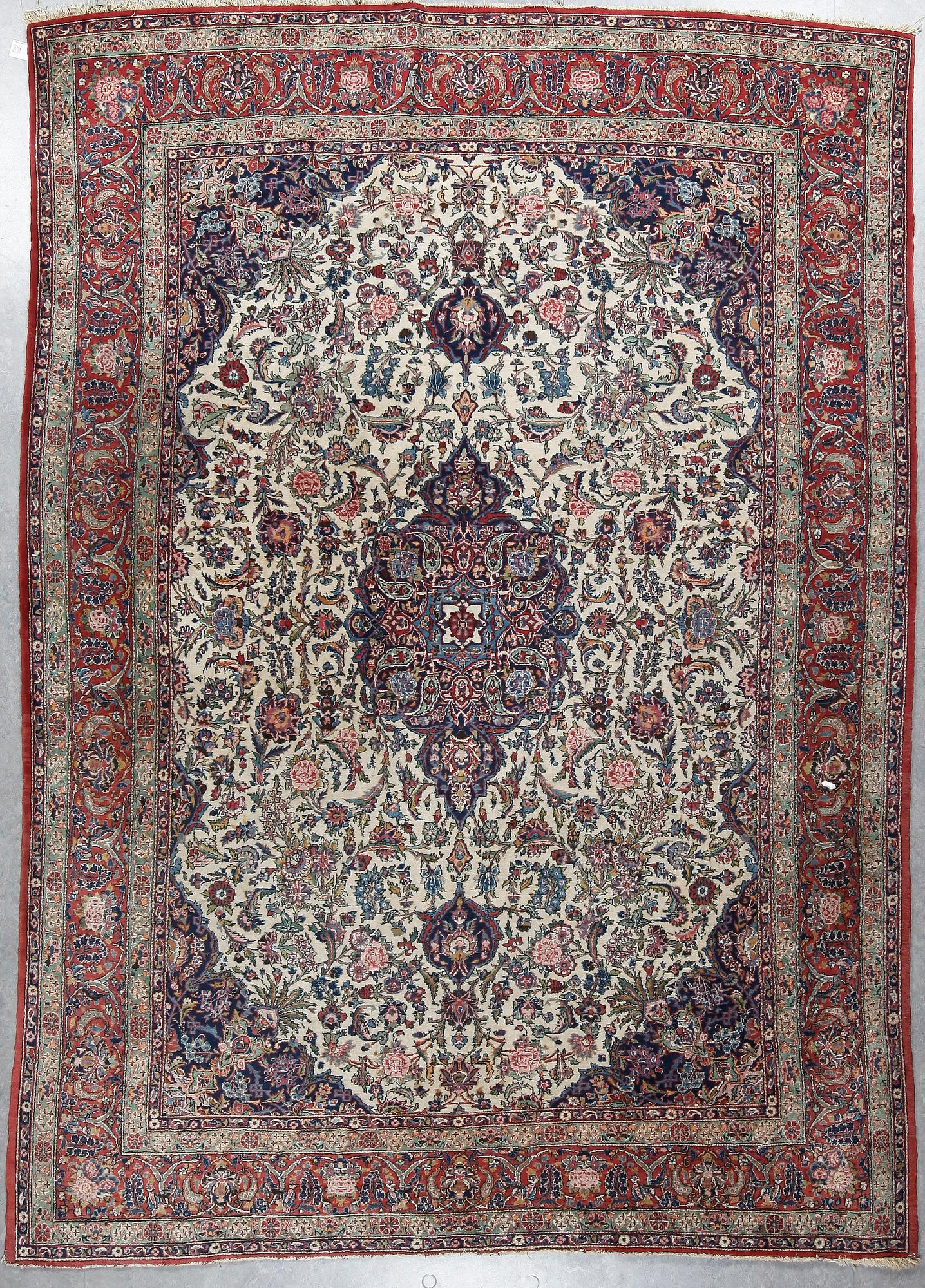 MATTA, semiantik/old, Täbris, ca 329x233 cm.