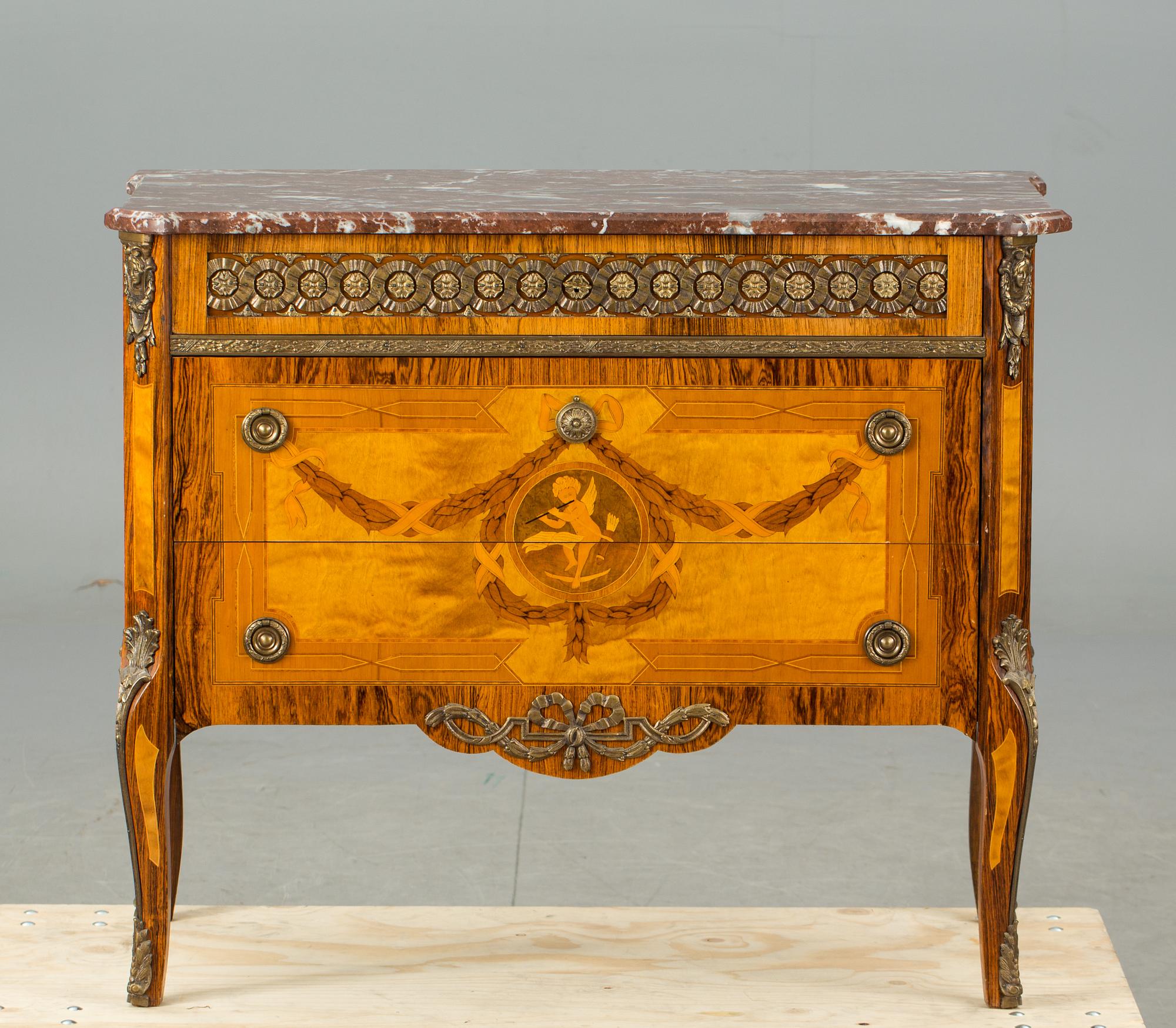 BYRÅ, gustaviansk stil, sk. Hauptkopia. 1900-tal.