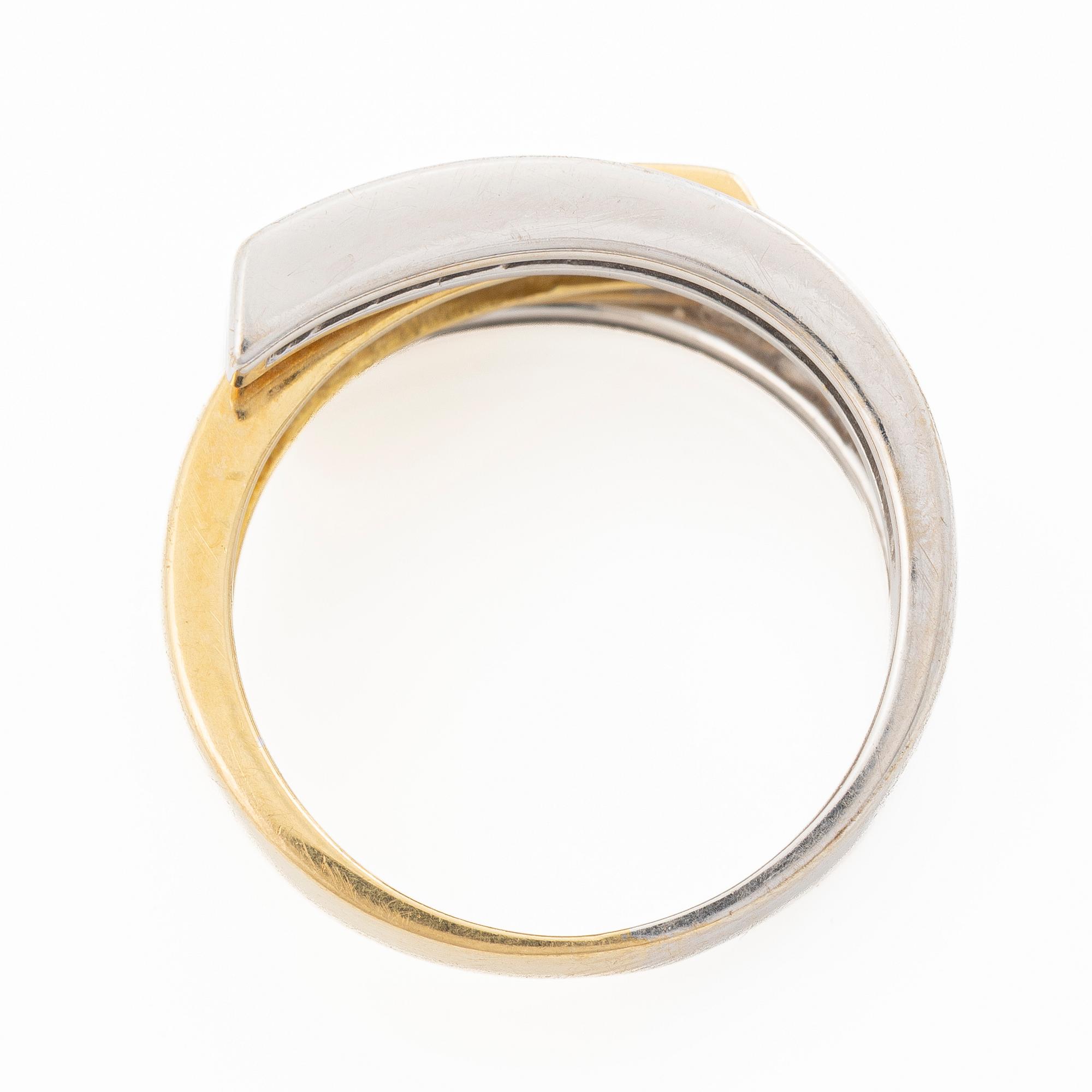 18K gold and white gold ring.