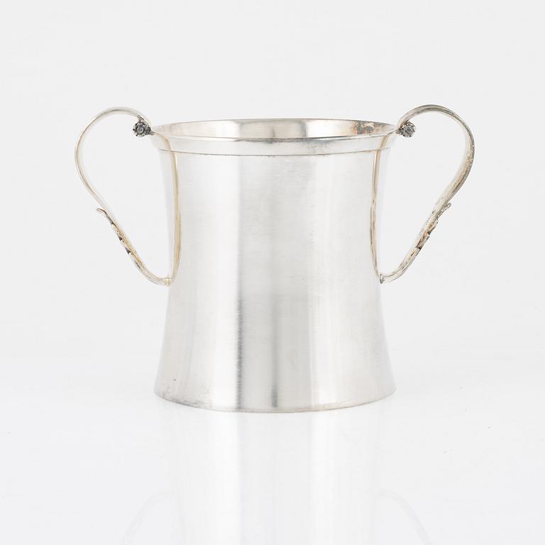 Jacob Ängman, bägare med hänklar, silver, GAB, Eskilstuna 1980.
