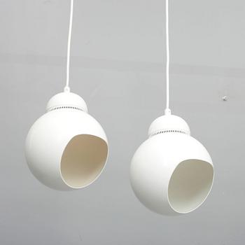 TAKKLAMPOR, ett par, vitmålad plåt, Bilberry A338, Alvar Aalto Artek. 2000-tal.