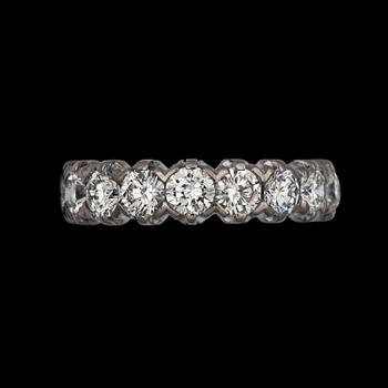 1178. A diamond app. tot. 4.60 cts eternity ring.