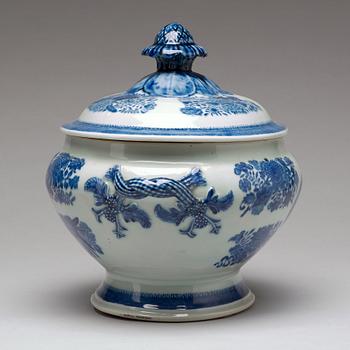 A blue and white Fitz-Hugh tureen with cover, Qing dynasty, about 1800.