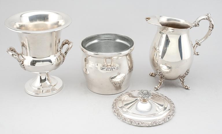 ISHINK, CHAMPAGNEKYLARE SAMT ÖLKANNA, nysilver, England, 1900-tal.