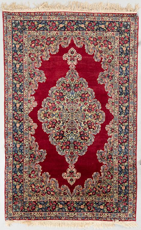 Matta, Kirman, ca 137 x 218 cm.