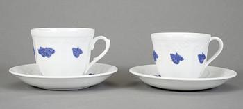 KAFFE samt TESERVIS, 60 delar, porslin, "Blå blom" Old Gustavsberg, 1900-tals mitt.