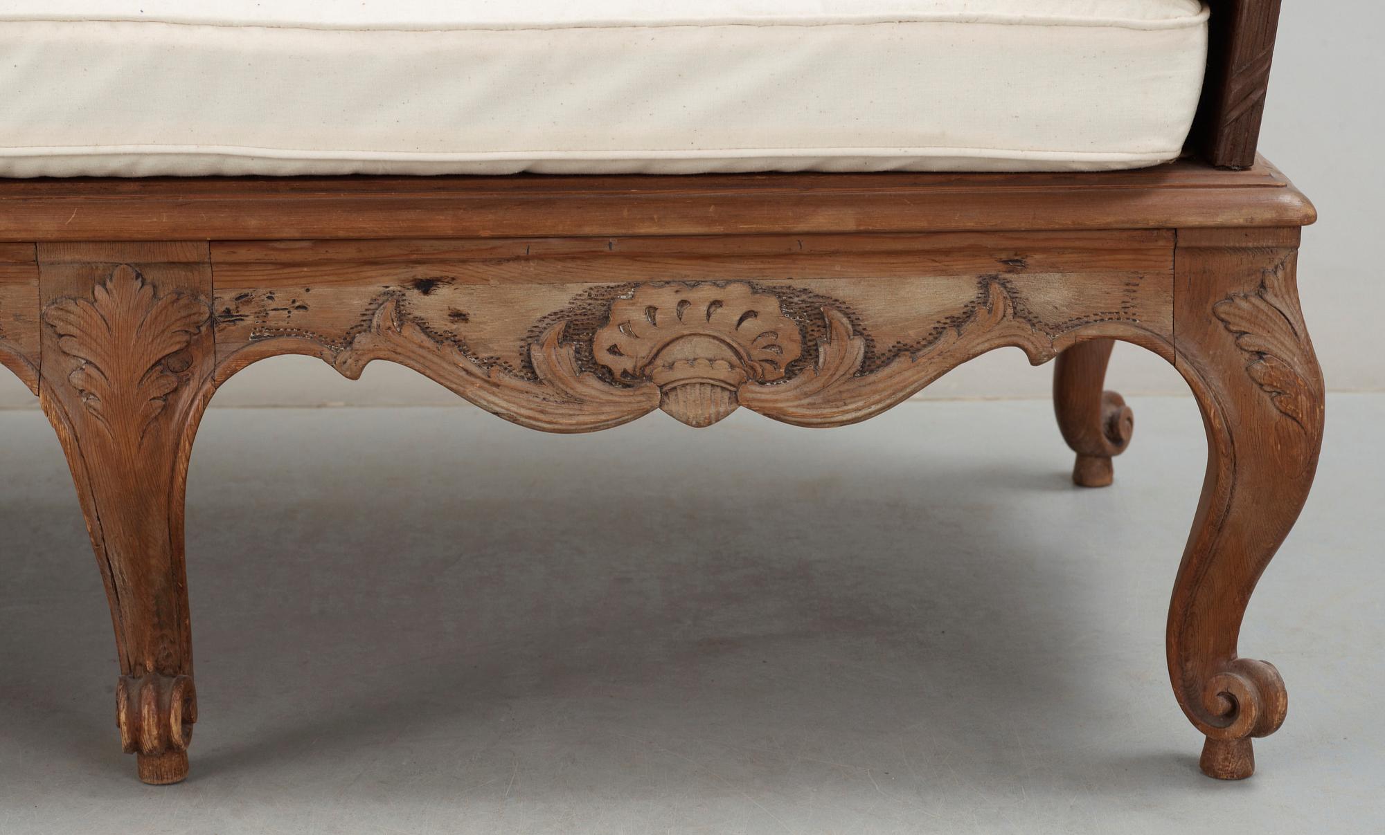 TRÅGSOFFA. Rokokostil. 1800/1900-tal.