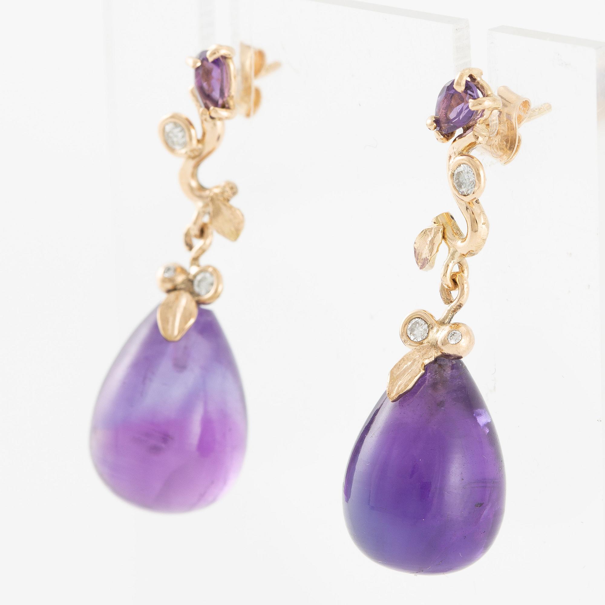Earrings, Mandelstam, 18K gold with cabochon-cut amethysts, drop-cut amethysts, and brilliant-cut diamonds.