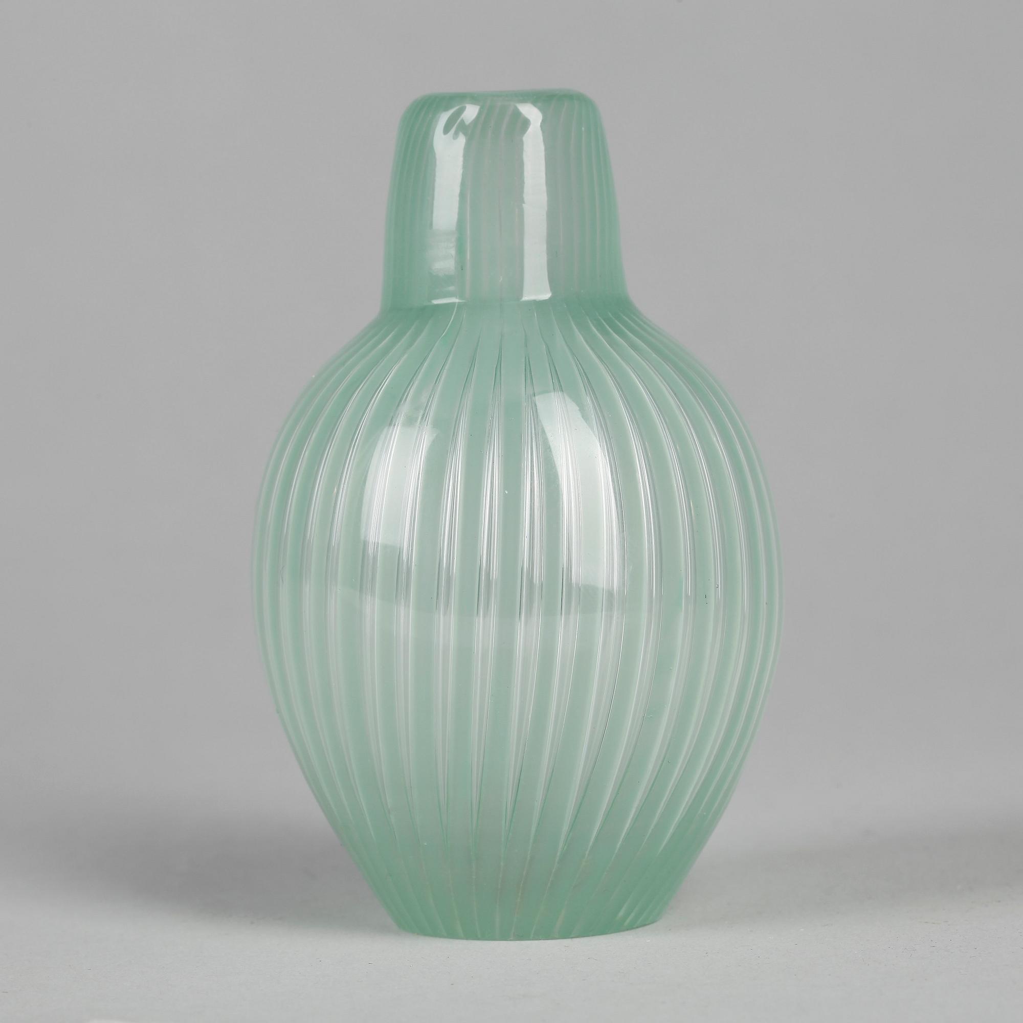 VAS, glas, Ariel, Edvin Öhrström Orrefors. Signerad.