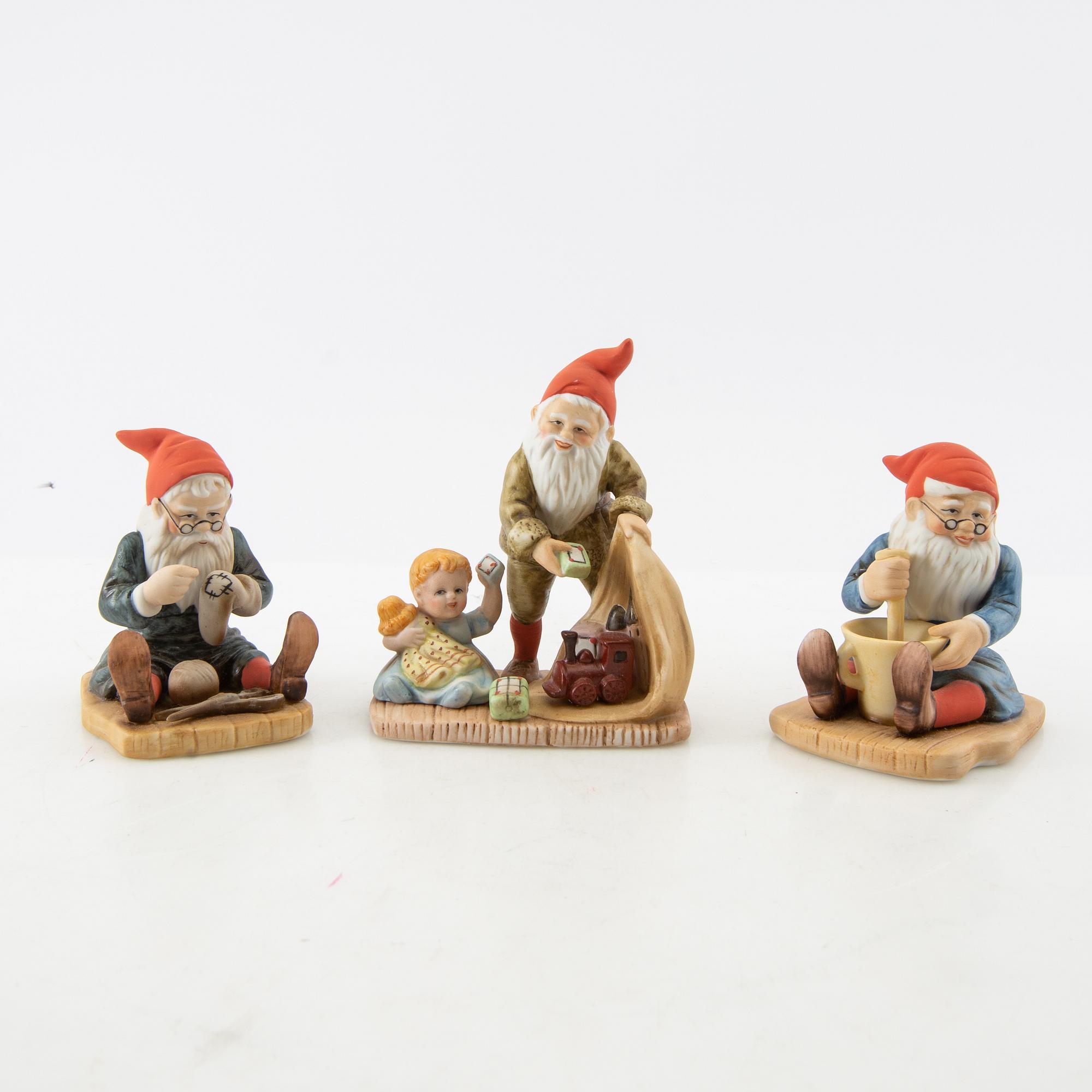 Jenny Nyström, efter, figuriner, 20 st + 2 st, Kalmar Läns Museum.