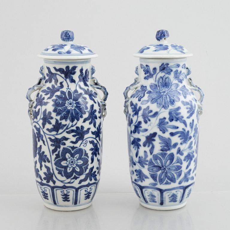 A pair of Chinese blue and white porcelain vases with covers, Qing dynasty, 19th century.