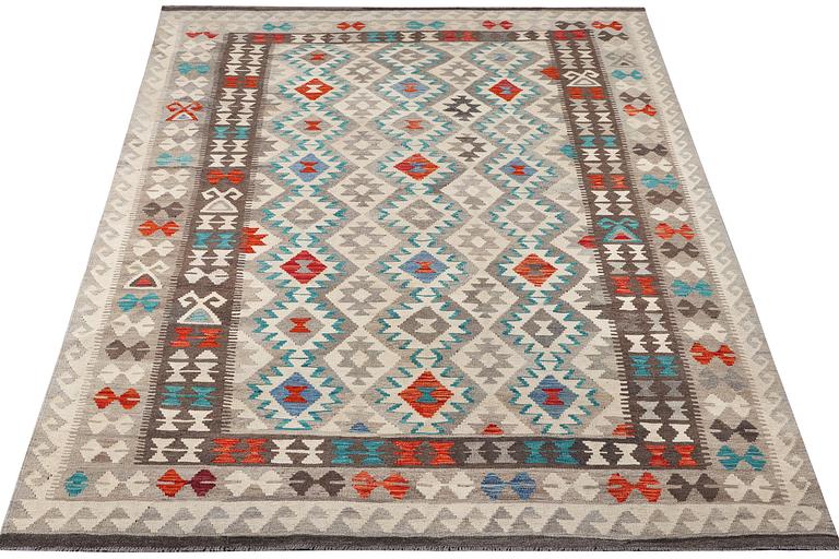 A Kilim carpet, c. 290 x 199 cm.