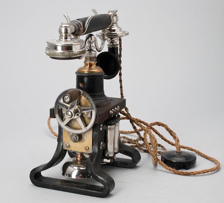 TELEFON, "Taxen", LM Ericsson, troligen 1892 års modell, märkt "Rikstelefon".