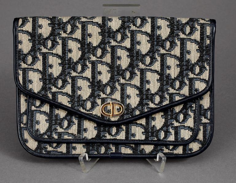 CLUTCH samt PLÅNBÖCKER, 3 st. Christian Dior.