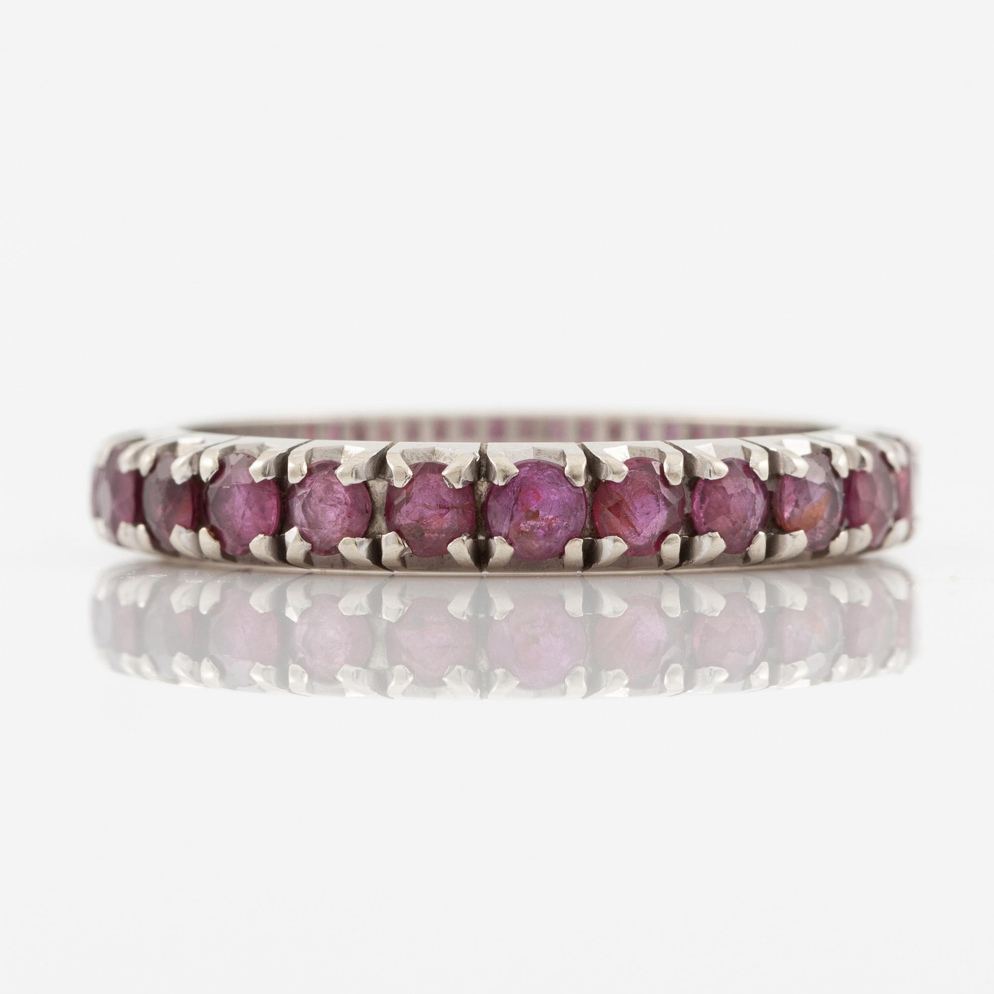 Ring, eternity ring 18K white gold with rubies.