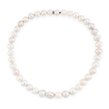 552. A necklace with cultivated Kasumiga pearls, Gaudy.