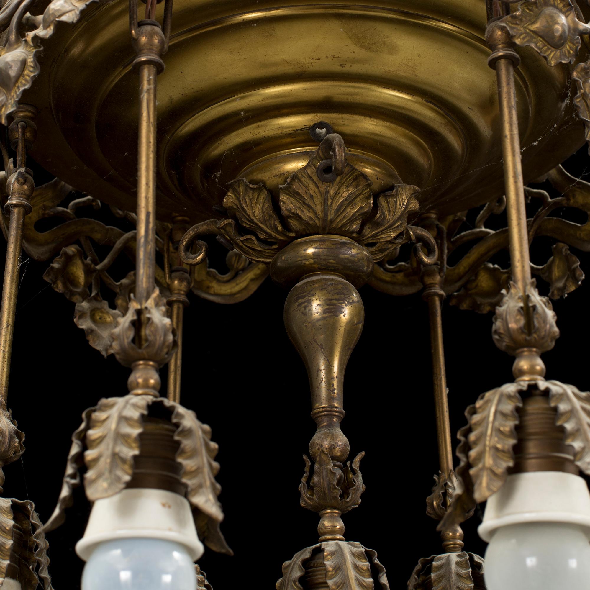 An early 20th century ceiling lamp.